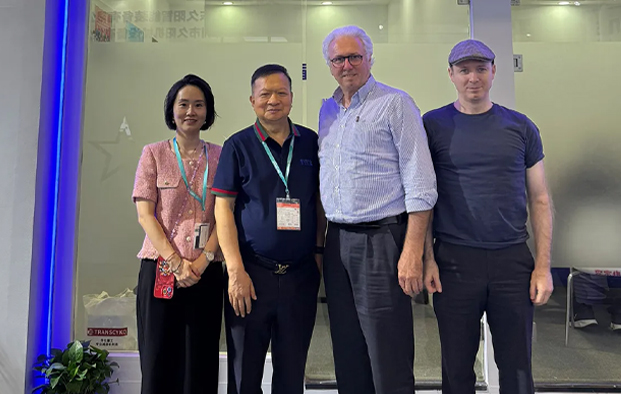 Suzhou Xingbeier Üreges alakító berendezések Co., Ltd.